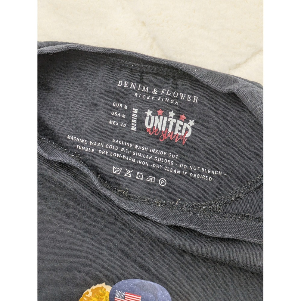 Denim & Flower Ricky Singh USA Skater Bear Graphic T-Shirt Mens Medium Black